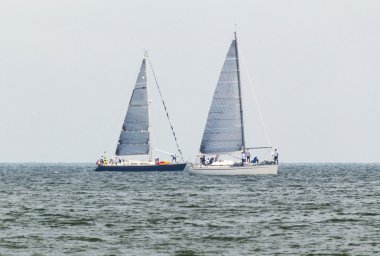 Denizdeki Yelkenliler