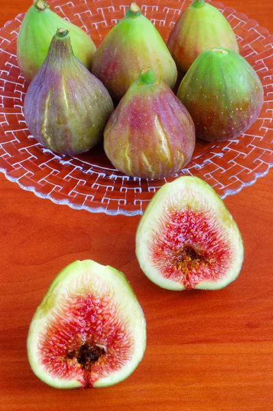 Fresh fig fruits on wooden table — Stock Photo, Image