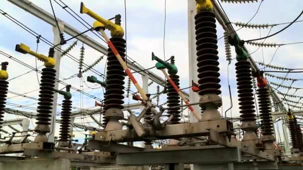 Conector de aterramento em aparelhagem elétrica de alta tensão — Vídeo de Stock