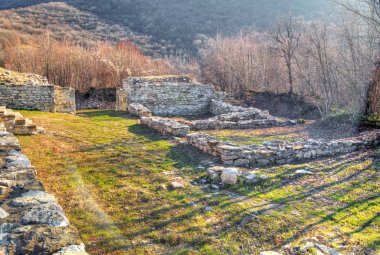 ortaçağ kalesi kalıntıları