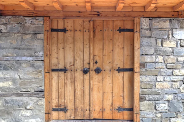 金具付き木製ドア — ストック写真