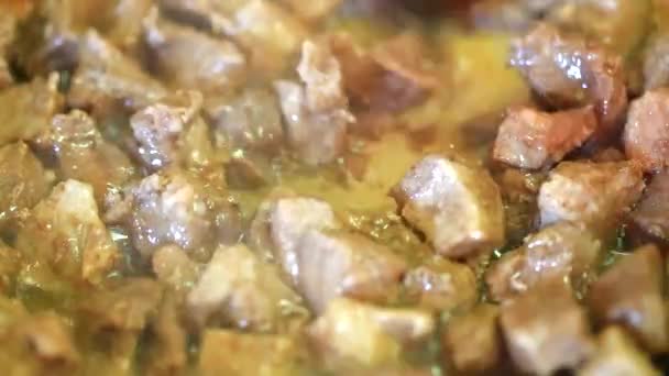 Frisches Fleisch kochen — Stockvideo