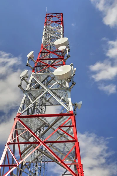 Kommunikation antennen tower — Stockfoto