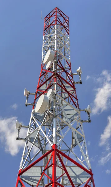 Kommunikation antennen tower — Stockfoto