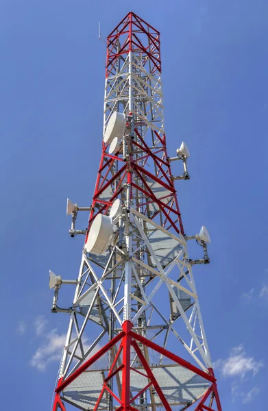 Kommunikation antennen tower — Stockfoto