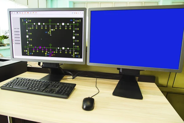 计算机和显示器与监督、 控制和数据采集示意图 — 图库照片