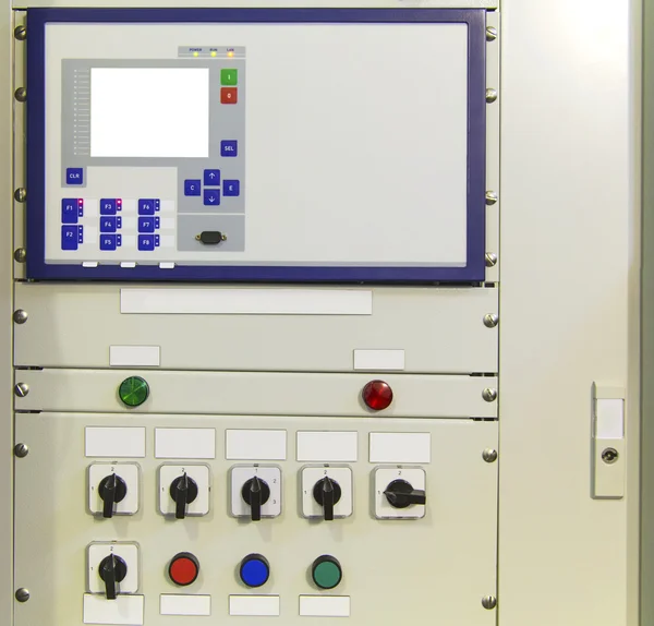 Elektrische controlepaneel met elektronische apparaten in moderne elektrische onderstation — Stockfoto