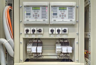 Elektrik kontrol paneli ile elektronik aygıt içinde elektrik Trafo Merkezi