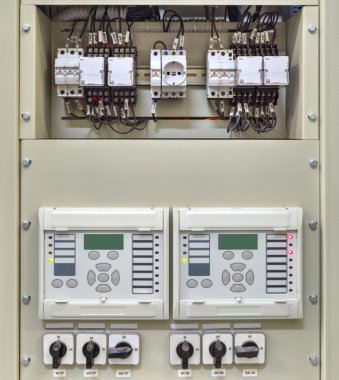 Elektrik kontrol paneli ile elektronik aygıt içinde elektrik Trafo Merkezi