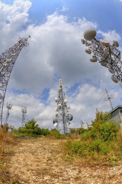 Kommunikációs antenna-tornyok — Stock Fotó