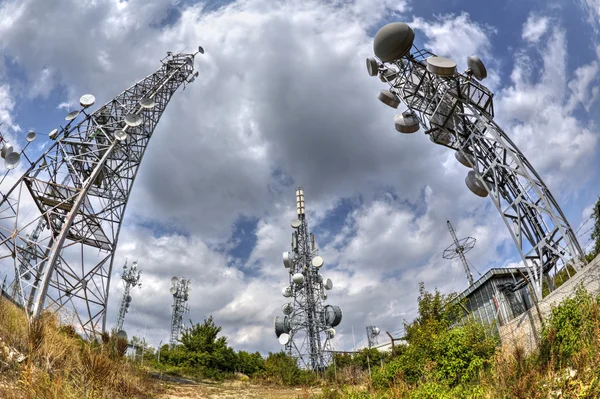 Kommunikációs antenna-tornyok — Stock Fotó