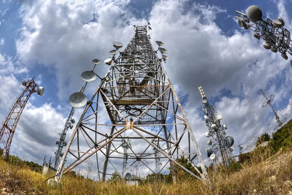 Tours d'antenne dans la perspective poisson-oeil — Photo