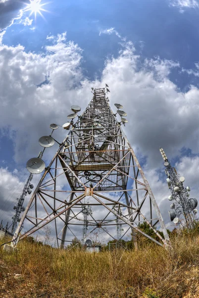 Balık-gözü perspektif içinde anten kuleleri — Stok fotoğraf