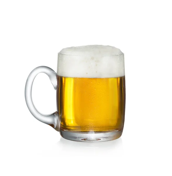 Birra isolata su sfondo bianco — Foto Stock