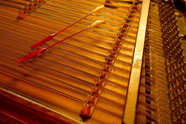 Cimbalom sträng musik instrumenterar — Stockfoto