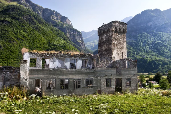 Torres georgianas Svaneti e ruína — Fotografia de Stock