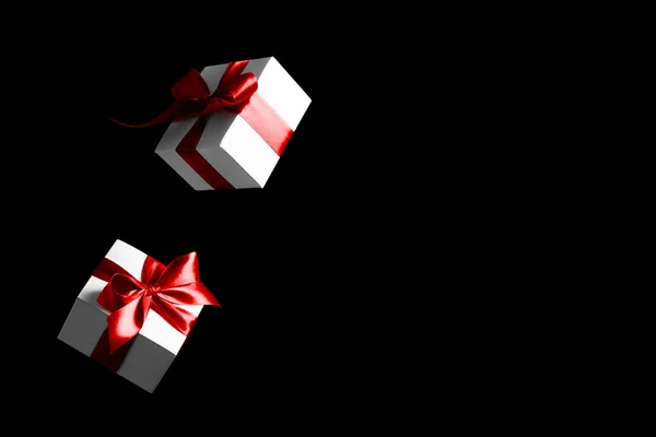 Black Friday Shopping White Gifts Red Bow Falling Black Background — Stock Photo, Image