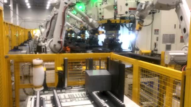 Fabrika Teknolojisi Otomotiv Fabrikasında Robot Makineli Çelik Metal Üretimi Endüstri — Stok video