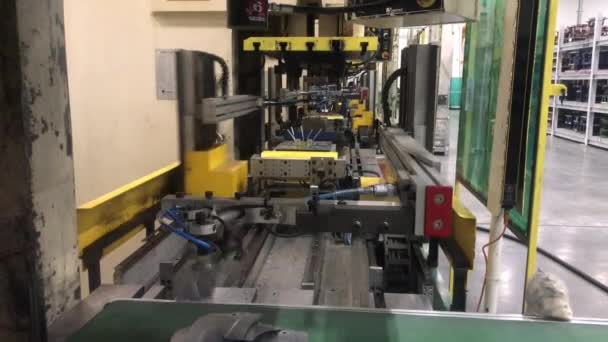 Továrna Roboty Výroba Ocelových Kovů Strojem Závodě Výrobu Automobilů Průmyslová — Stock video