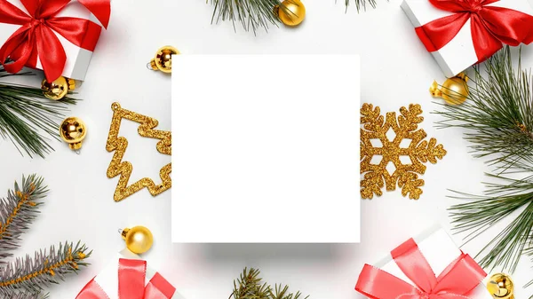 Χριστουγεννιάτικο Στεφάνι Λευκά Δώρα Κόκκινο Φιόγκο Χρυσές Μπάλες Και Χριστουγεννιάτικο — Φωτογραφία Αρχείου