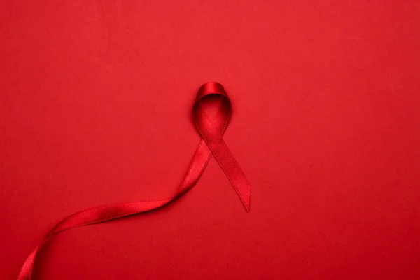 Fitas Cancerígenas Símbolo Fita Vermelha Dia Mundial Hiv Fundo Vermelho — Fotografia de Stock