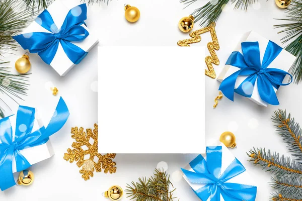 Inverno Férias Branco Caixa Presente Branca Com Fita Azul Bolas — Fotografia de Stock