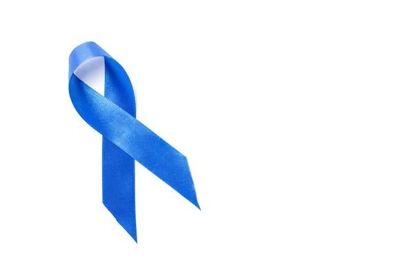 ブルーリボン 青い前立腺がんリボンを持つ11月の男性の健康の意識は白い背景に隔離されています 腫瘍学の影響を受けた男性のシンボル スペースのコピー — ストック写真