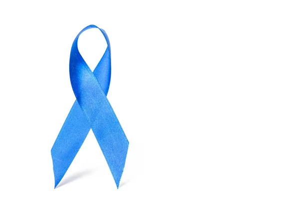 男性癌 青い前立腺がんリボンを持つ11月の男性の健康の意識は白い背景に隔離されています 副腎皮質がんの概念 — ストック写真