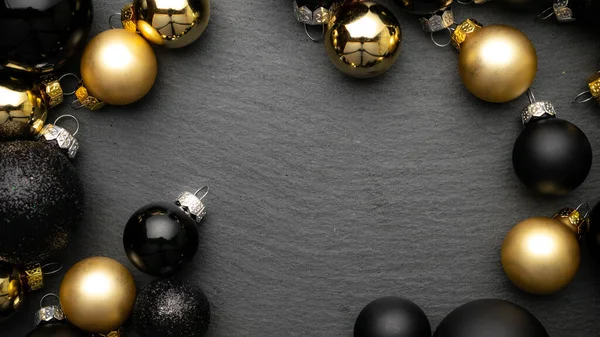 Χειμερινό Σχέδιο Χρυσό Στολίδια Χριστούγεννα Διακόσμηση Μαύρο Υφή Φόντο Χώρο — Φωτογραφία Αρχείου
