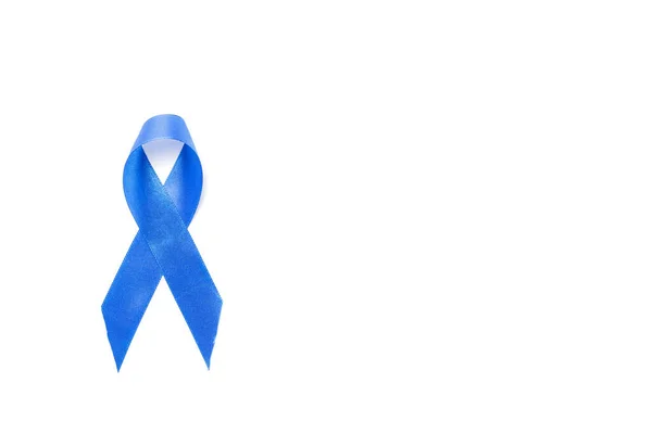 癌患者だ 白い背景に隔離された青い前立腺リボンと11月の男性の健康の意識 人の健康と世界の癌の日の概念 — ストック写真