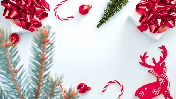 Σχέδιο Νόελ Λευκό Κουτί Δώρου Κόκκινη Κορδέλα Μπάλες Πρωτοχρονιάς Και — Φωτογραφία Αρχείου