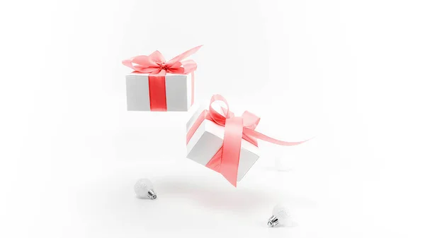Fondo Navidad Rojo Caja Regalo Blanca Con Cinta Roja Bolas — Foto de Stock