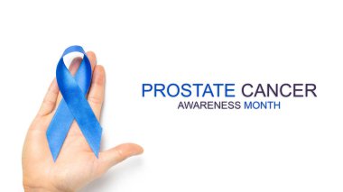 Kanser farkındalığı mavisi. Mavi kurdele beyaz arka planda izole edilmiş. Kasım ayında erkek sağlığının prostat kanseri olduğunun farkındalığı. Movember ve Uluslararası Erkekler Günü