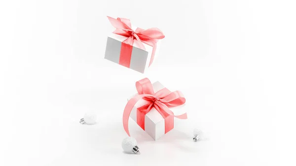 Зимний Дизайн Белые Подарки Красной Лентой Новогодними Шарами Рождественском Оформлении — стоковое фото