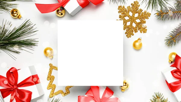 Composição Natal Caixa Presente Branca Com Fita Vermelha Bolas Ano — Fotografia de Stock