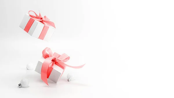 Fond Noël Vacances Coffret Cadeau Blanc Avec Ruban Rouge Boules — Photo