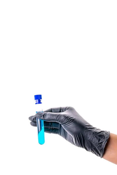 장갑을 의사는 보호용 바이러스와 코로나 바이러스에 시험관이나 백신은 흰색에서 분리되었다 — 스톡 사진