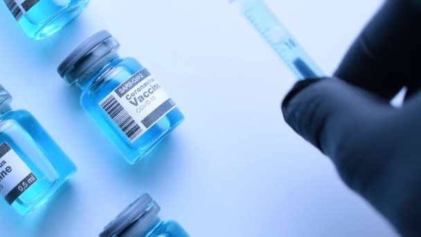 Aşı Şişesi Grip Virüsünü Koronavirüsü Korumak Için Iğneli Tıbbi Şırınga — Stok video