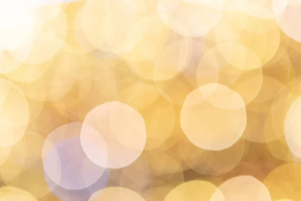 黄金のボケのライト 要約キラキラお祝いの背景をぼかす クリスマスと新年の休日の背景 — ストック写真