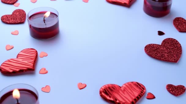 День Святого Валентина Подарочная Коробка Красные Сердечки Любви Романтические Свечи — стоковое видео