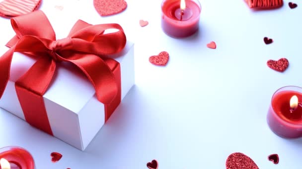 День Святого Валентина Красные Сердечки Любви Романтическая Коробка Подарка Свеча — стоковое видео