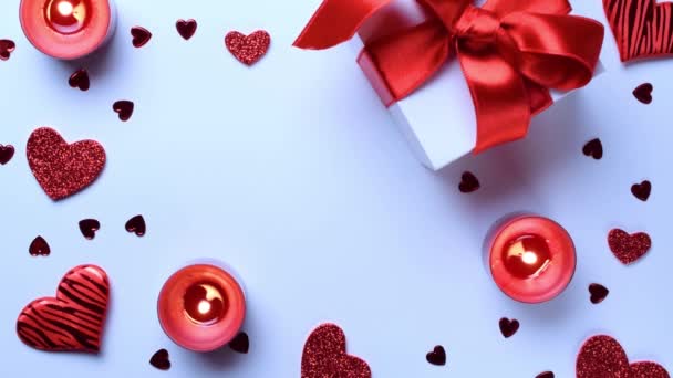 Valentýna Srdce Romantické Dárkové Krabice Červená Láska Svíčka Bílém Pozadí — Stock video