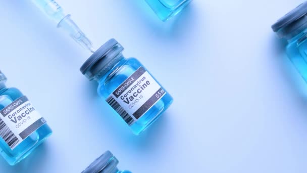 医用针筒 带有针头的医用注射器 用于保护流感病毒和头孢病毒 在白色上分离的Covid疫苗 住院保健 — 图库视频影像