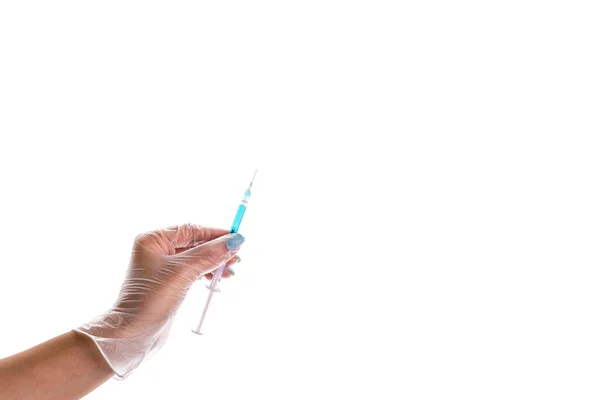 シリンジは孤立した 医療用手袋の医師の手は インフルエンザウイルスやコロナウイルスを保護するための針で注射器を保持します 白で単離されたワクチン ウイルス対策の概念戦い Covid — ストック写真