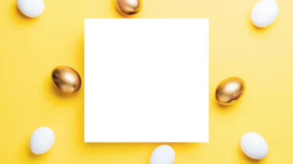 Easter Egg Hunt Golden White Colour Egg Pastel Yellow Background — Stock Photo, Image