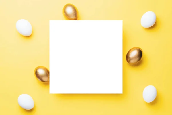 Easter Egg Hunt Golden White Colour Egg Pastel Yellow Background — Stock Photo, Image