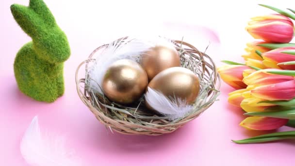 Cor Ovo Feliz Decoração Páscoa Ovos Cor Dourada Cesta Com — Vídeo de Stock