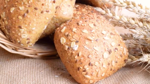 Rustikales Brot Frischer Laib Rustikales Traditionelles Brot Mit Weizenähre Oder — Stockvideo