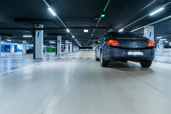 Parcheggio Parcheggio Nel Garage Sotterraneo Della Città Sfondo Asfaltato Strada — Foto Stock