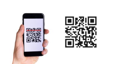 Kimlik sorusu. Çevrimiçi ödeme için cep telefonu ekranı, dijital akıllı telefonda qr kod tarayıcı ile barkod teknolojisi taraması. Qrcode ödemesi, online alışveriş, nakitsiz teknoloji konsepti
